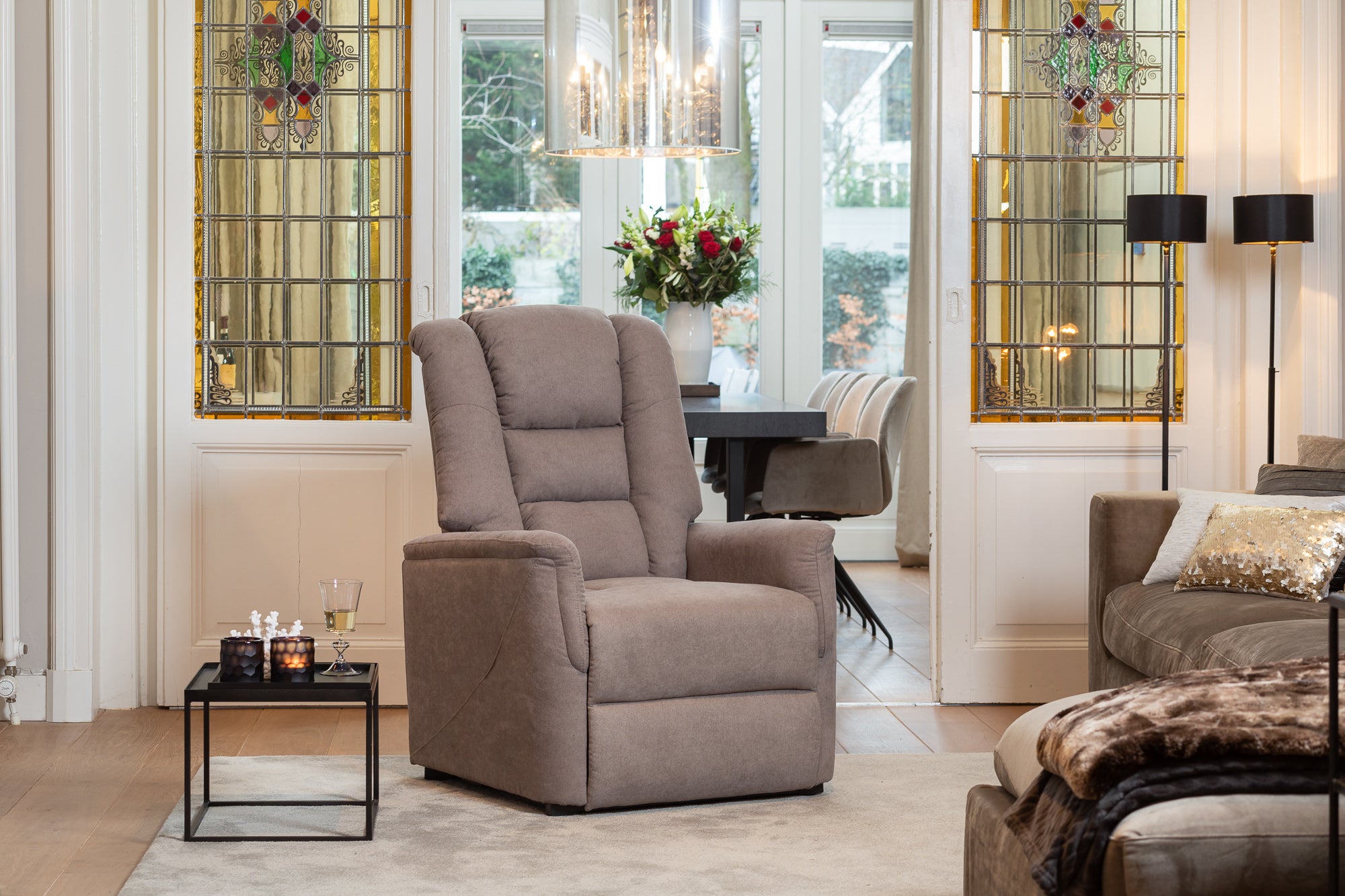 Relax en sta-op stoel verrijdbaar taupe F-402 (2-motorig) Finlandic