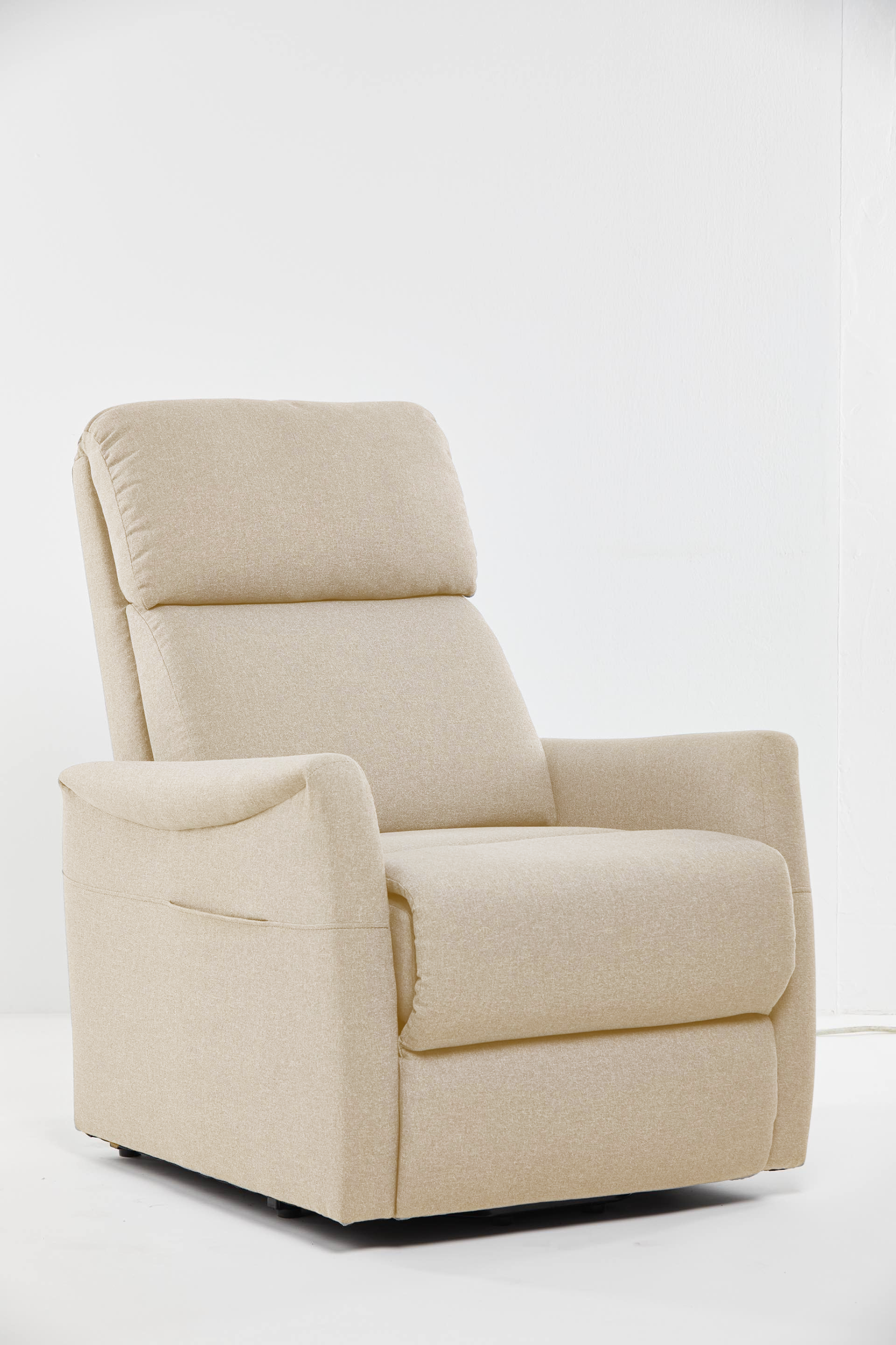 Relax en sta-op stoel F-601 lichtbeige (1-motorig) - Finlandic
