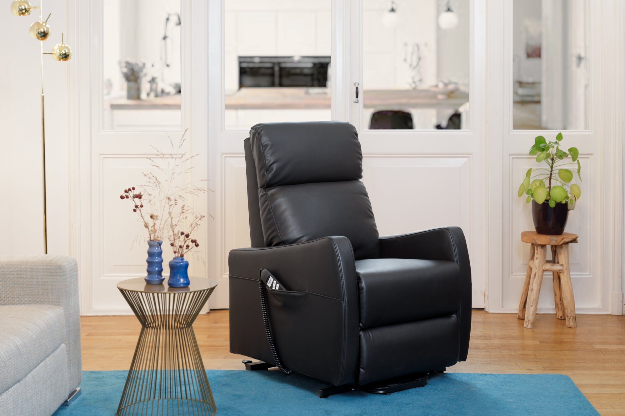 Relax en sta-op stoel zwart PU leder verrijdbaar F-102 (2-motorig) - Finlandic